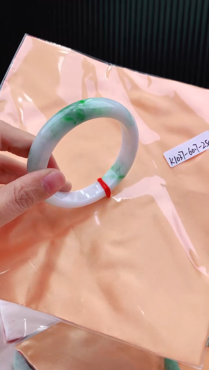 未镶嵌手镯翡翠60+