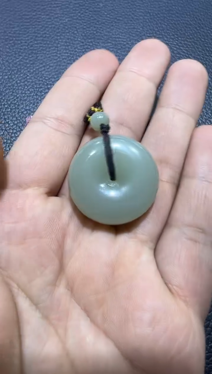 吊坠(赠链)未镶嵌和田玉且末近矿高青白平安扣（产地直发）