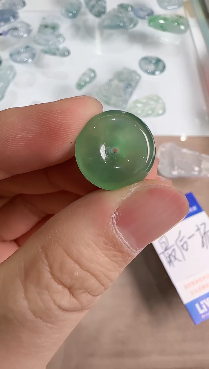 【闪购商品】翡翠吊坠(不含链)未镶嵌··