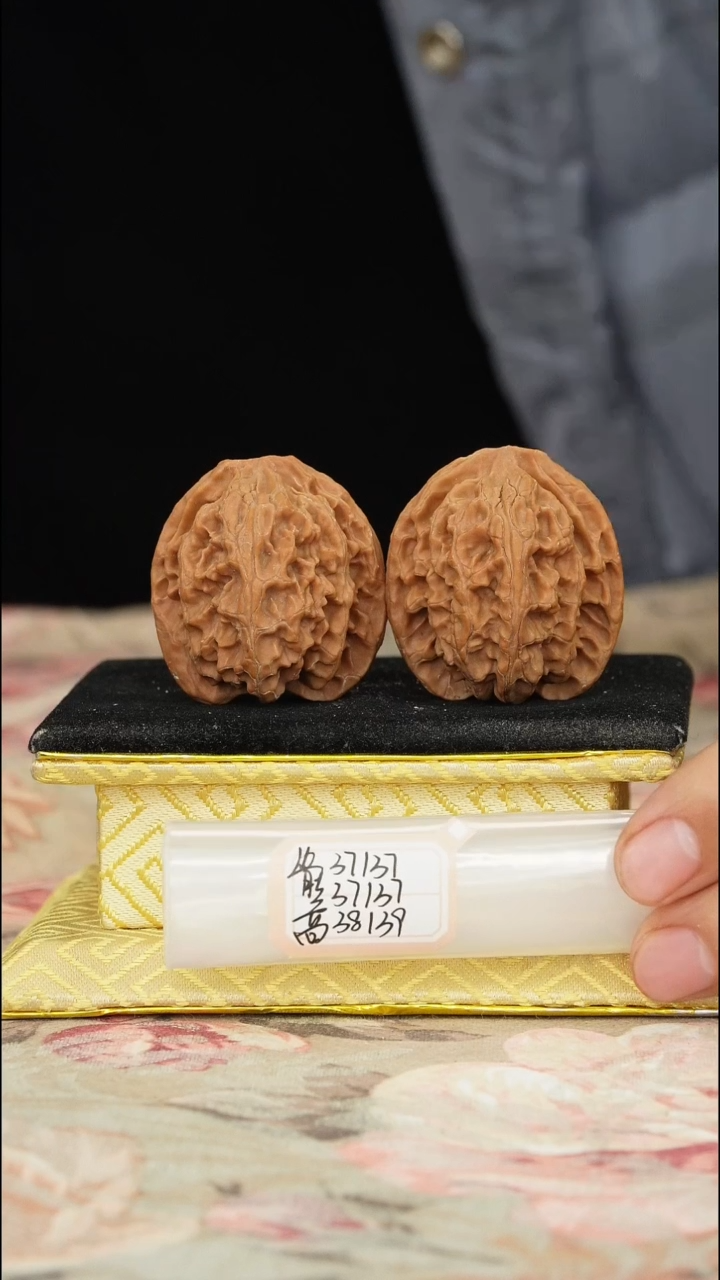 【闪购商品】文玩核桃把件苹果园有修