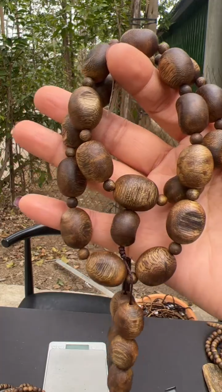 【闪购商品】沉香手串35克绿奇楠老料留疤手串多样性发货1条