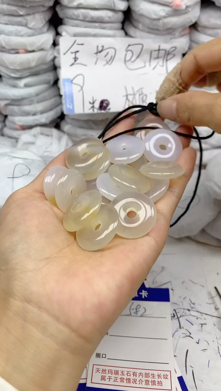 手镯玛瑙/玉髓未镶嵌平安扣随机发