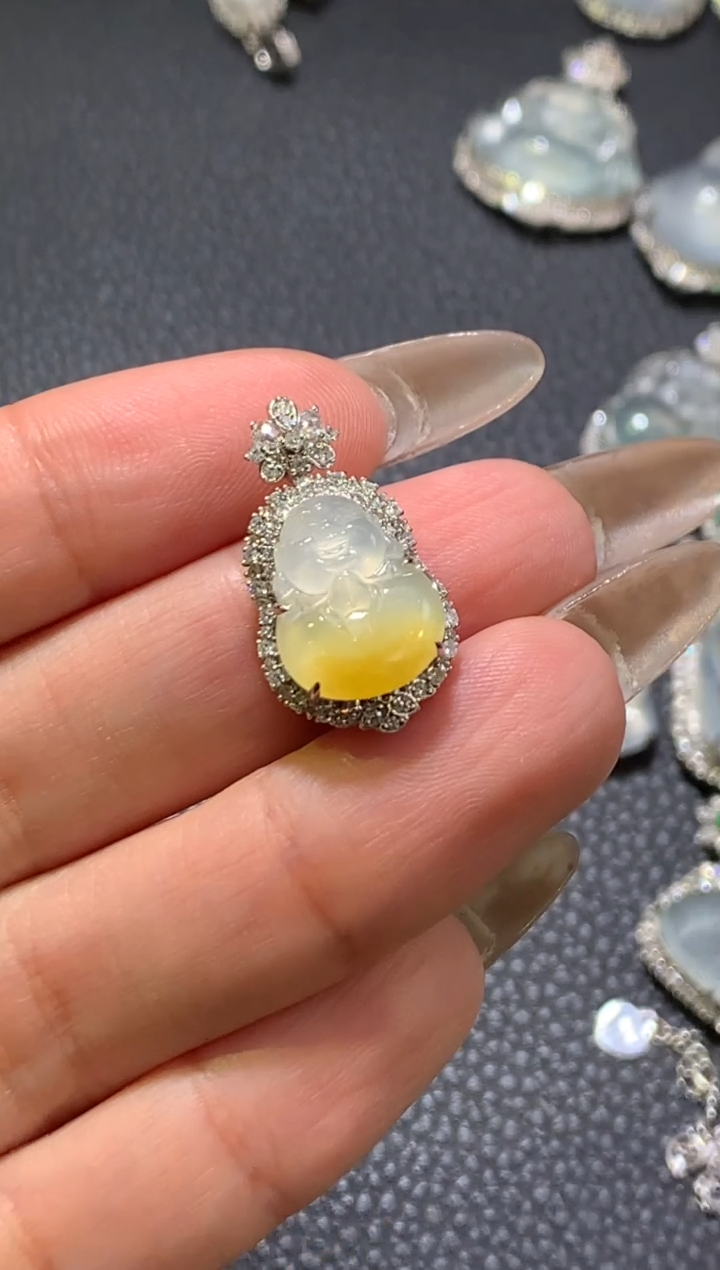 【闪购商品】翡翠颈饰18K金镶嵌黄翡抱抱佛