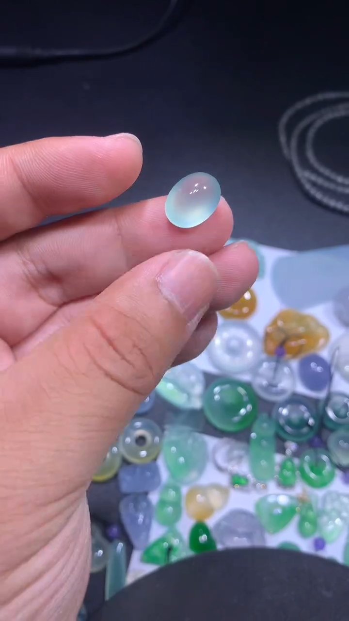 颈饰未镶嵌翡翠蛋面