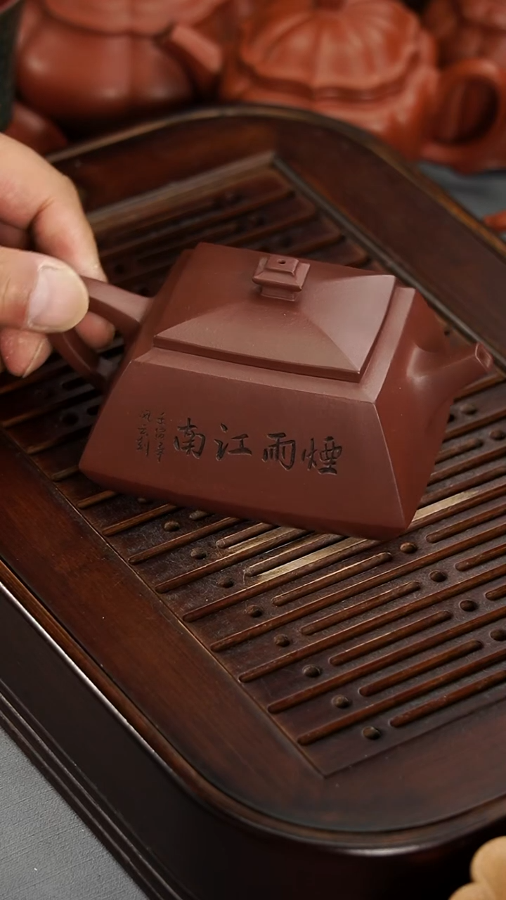 茶壶紫砂宜兴紫砂紫泥烟云江南刻绘四方纳财200毫升