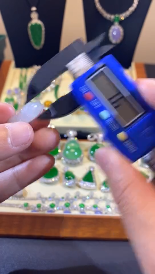 【闪购商品】翡翠吊坠(赠链)18K金镶嵌缅甸天然A货翡翠