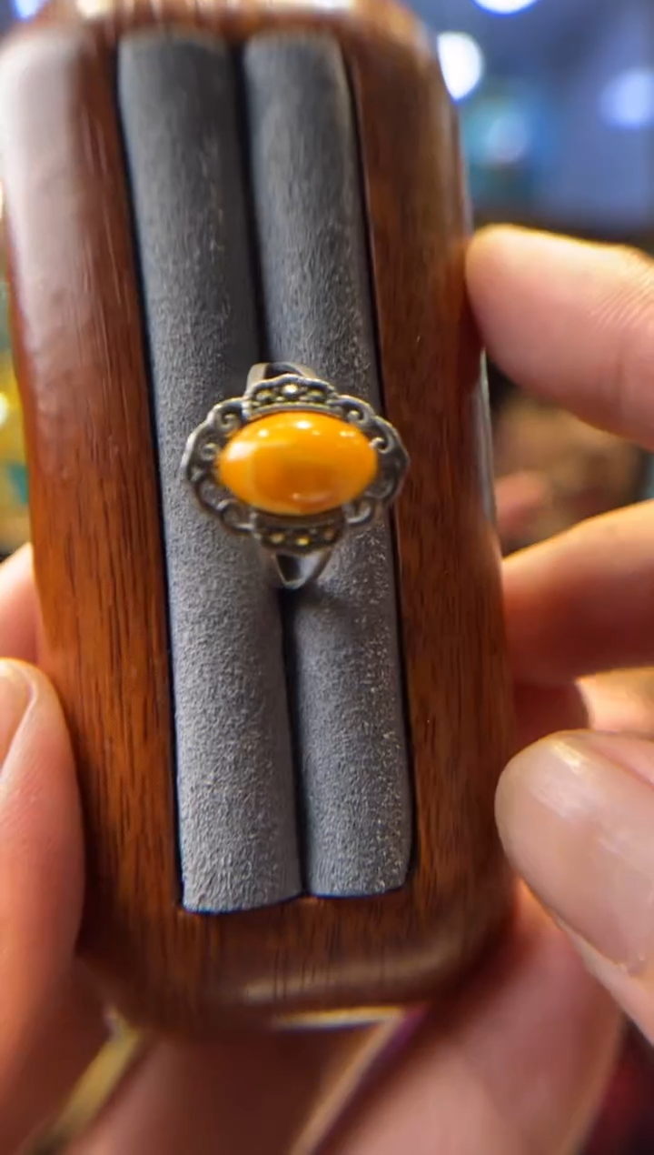 【闪购商品】蜜蜡戒指银S925镶嵌噶玛珠宝