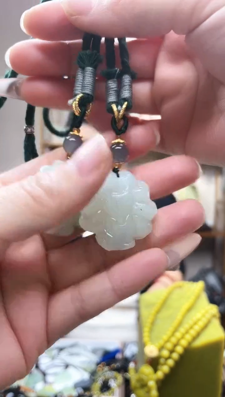未镶嵌岫玉吊坠·
