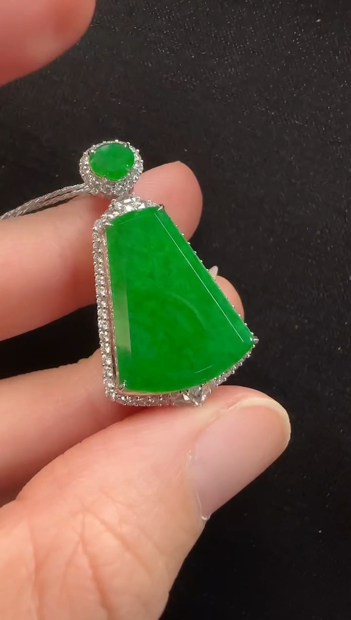 颈饰18K金镶嵌翡翠452无事牌一个