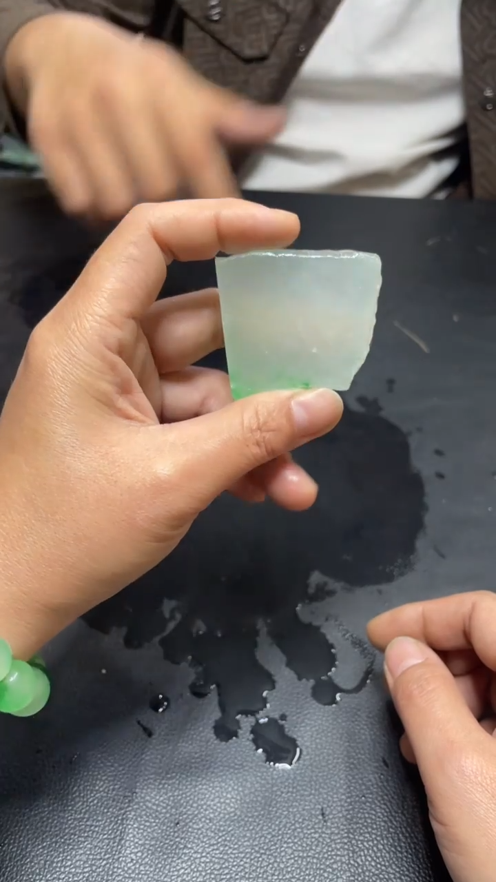 玉冰飘花色边角毛坯