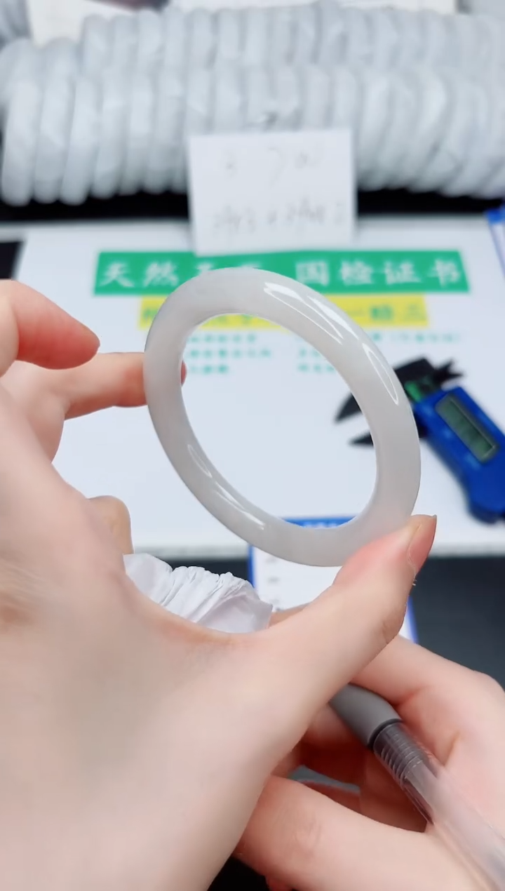 和田玉手镯未镶嵌167-55.6BY  X