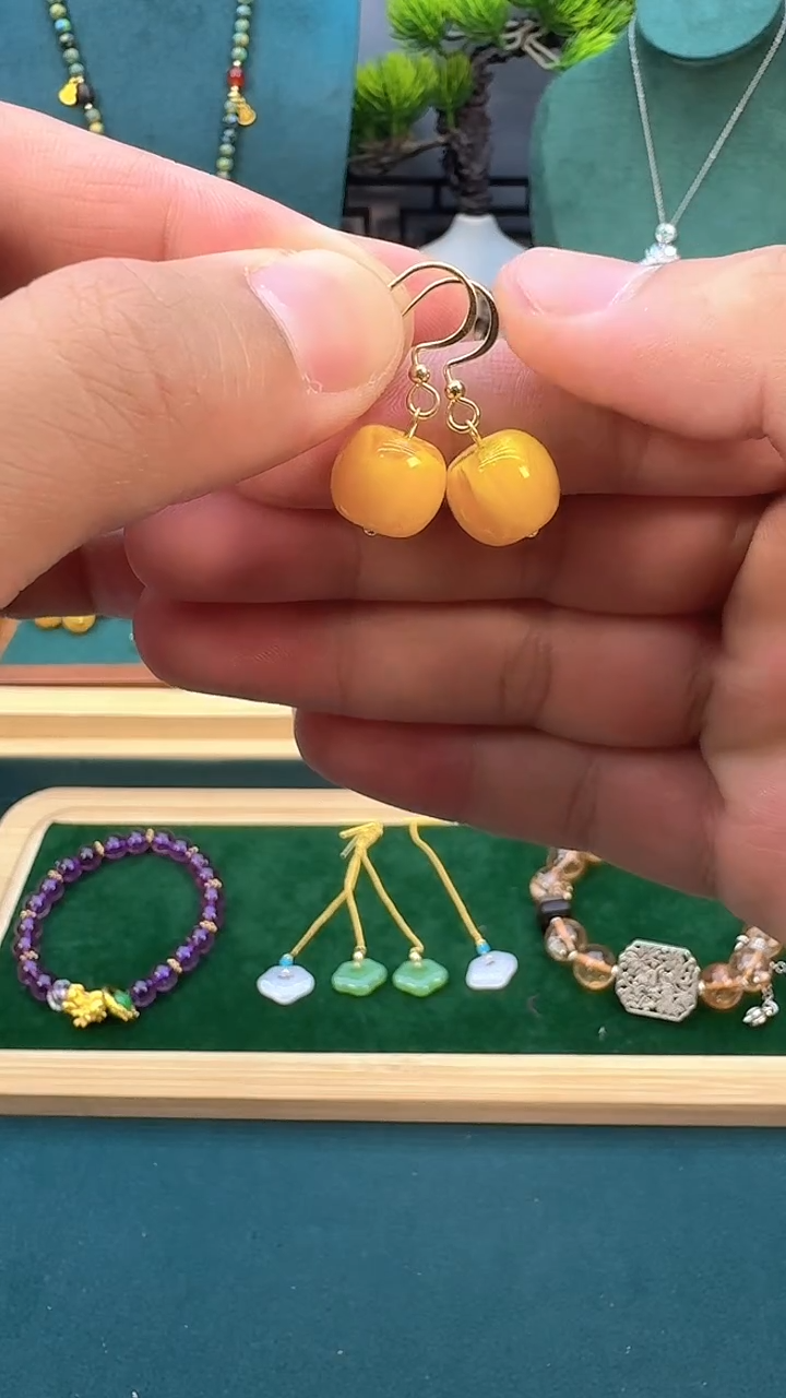 14K金镶嵌蜜蜡耳饰E01