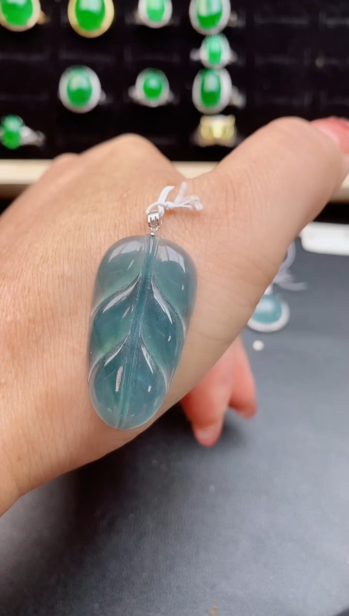 【闪购商品】翡翠吊坠(赠链)18K金镶嵌5805850
