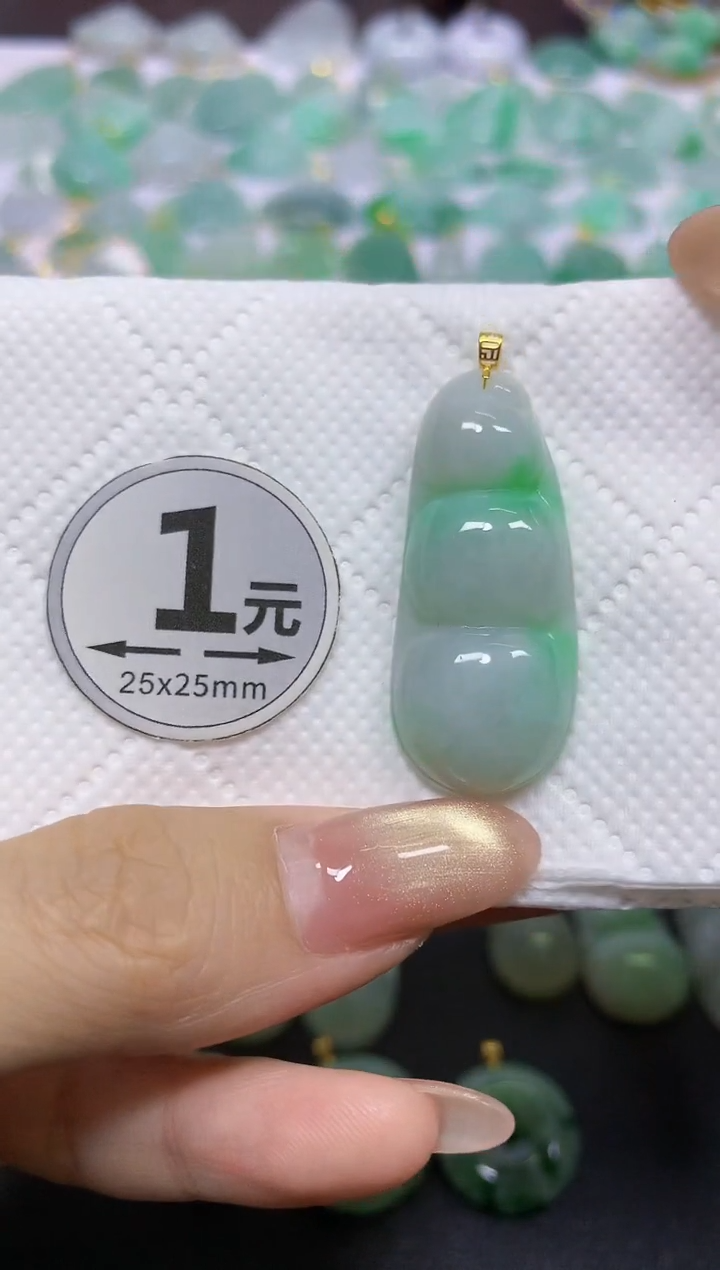 颈饰18K金镶嵌翡翠天然翡翠A货
