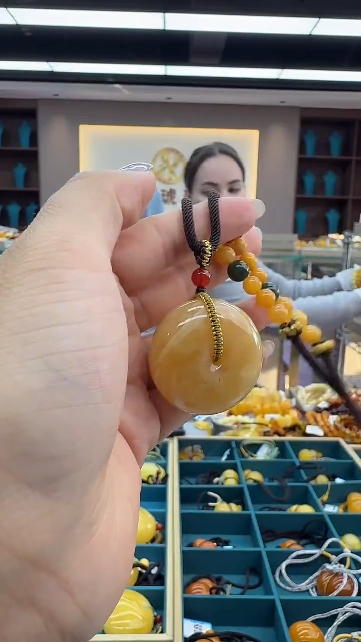 琥珀颈饰未镶嵌223秒拍号 假一罚三 