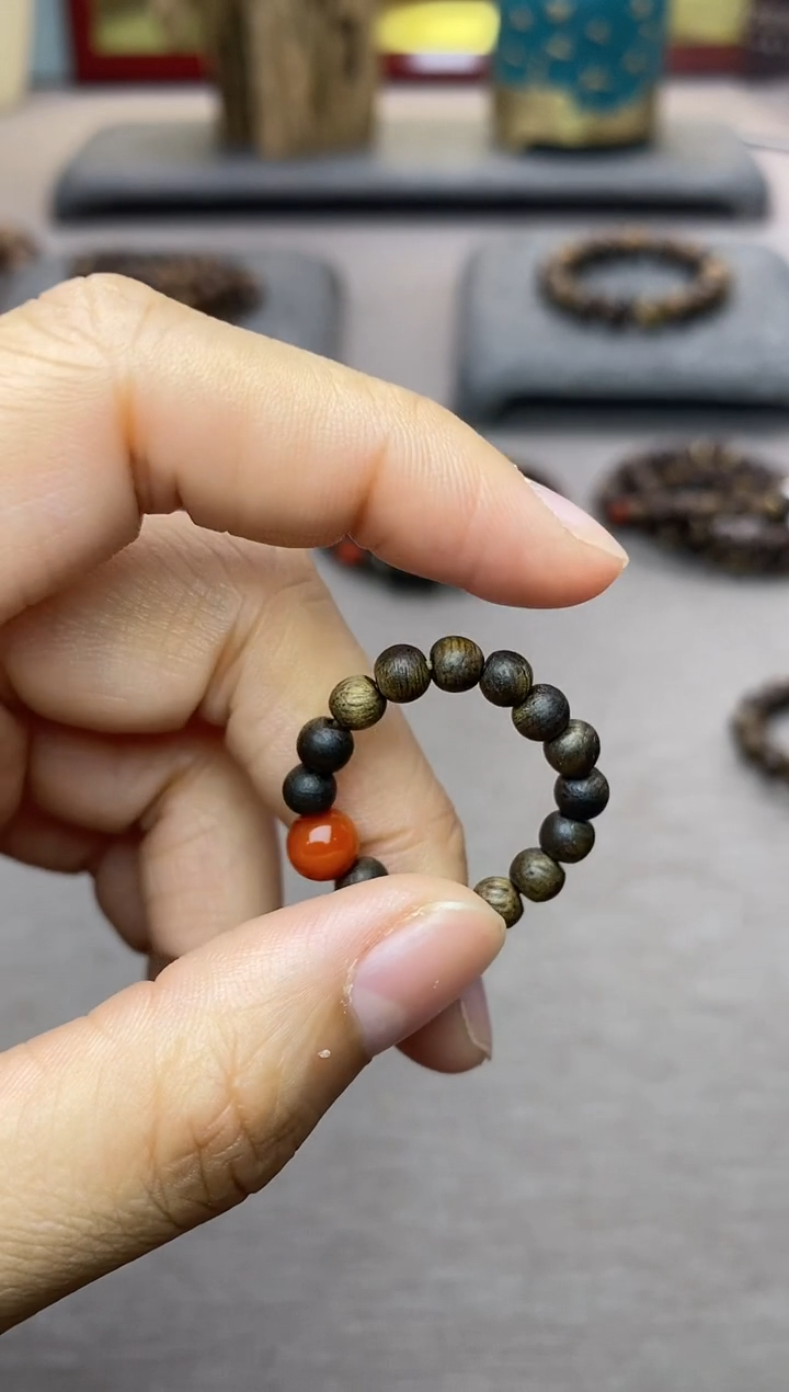 【闪购商品】沉香沉香碎屑白棋戒指     