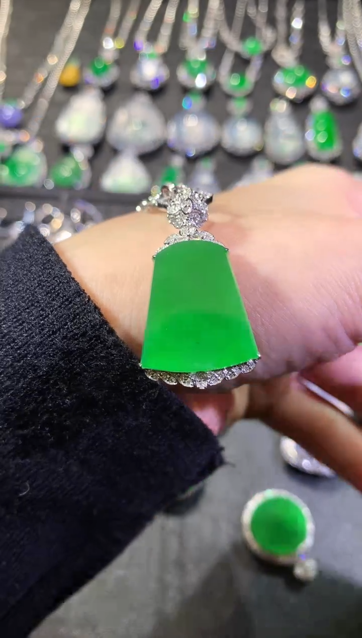 【闪购商品】翡翠吊坠(不含链)18K金镶嵌56-无事牌