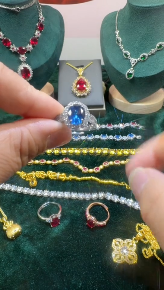 戒指蓝宝石18K金镶嵌0