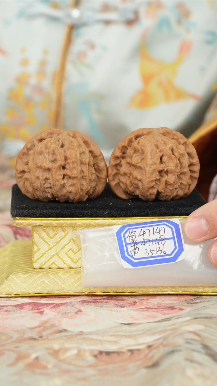 【闪购商品】文玩核桃把件白狮子