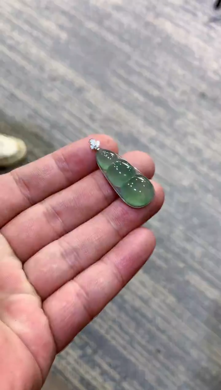 颈饰未镶嵌翡翠天然A货翡翠