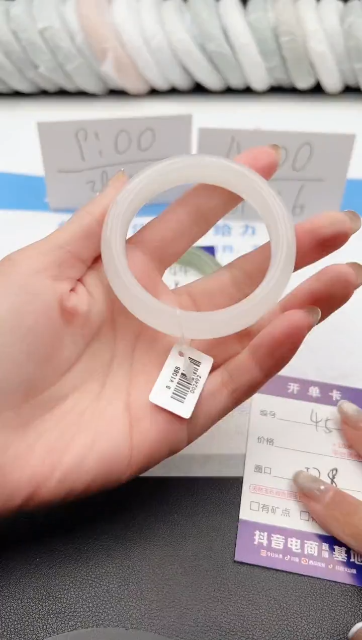 【闪购商品】石英质玉手镯未镶嵌j45-B52.8