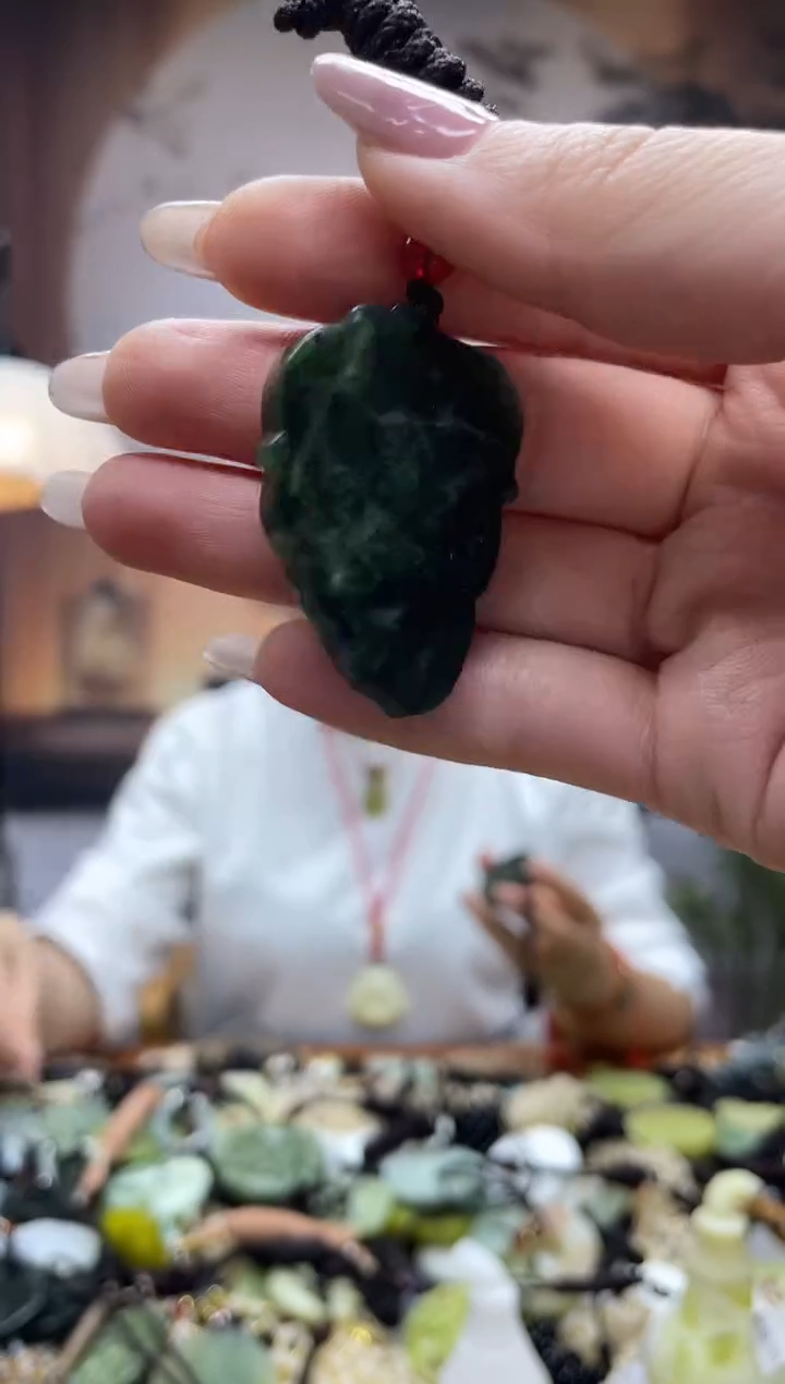 未镶嵌岫玉吊坠·