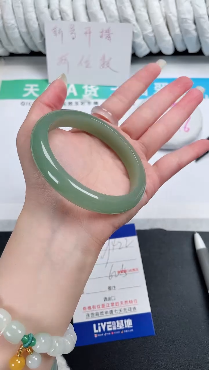 【闪购商品】石英质玉手镯未镶嵌422-62.5