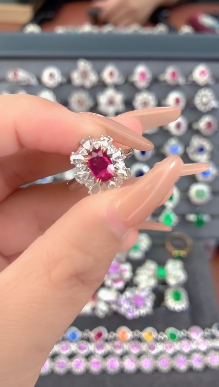 18K金镶嵌戒指红宝石-1.37克拉*无烧