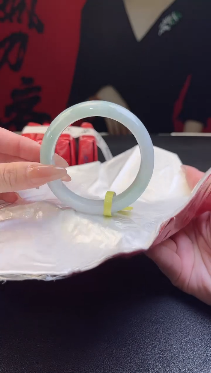 【闪购商品】翡翠手镯未镶嵌6翡翠手镯(微瑕）