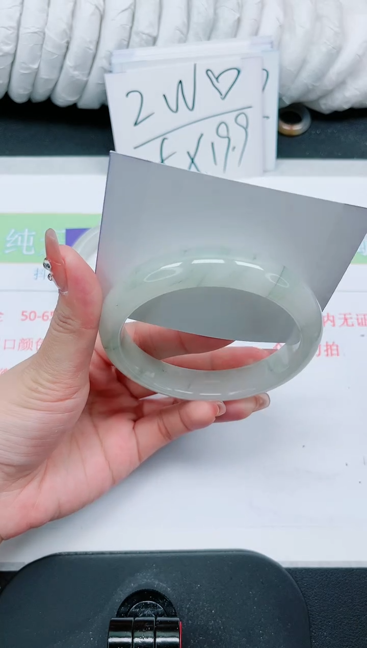 【闪购商品】石英质玉手镯未镶嵌333