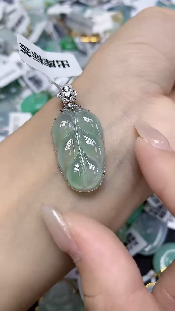 翡翠18K金镶嵌颈饰天然缅甸翡翠A货