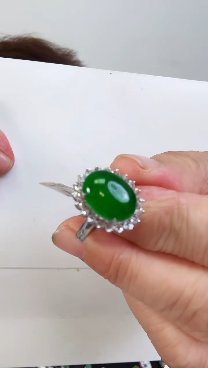 翡翠戒指18K金镶嵌戒指