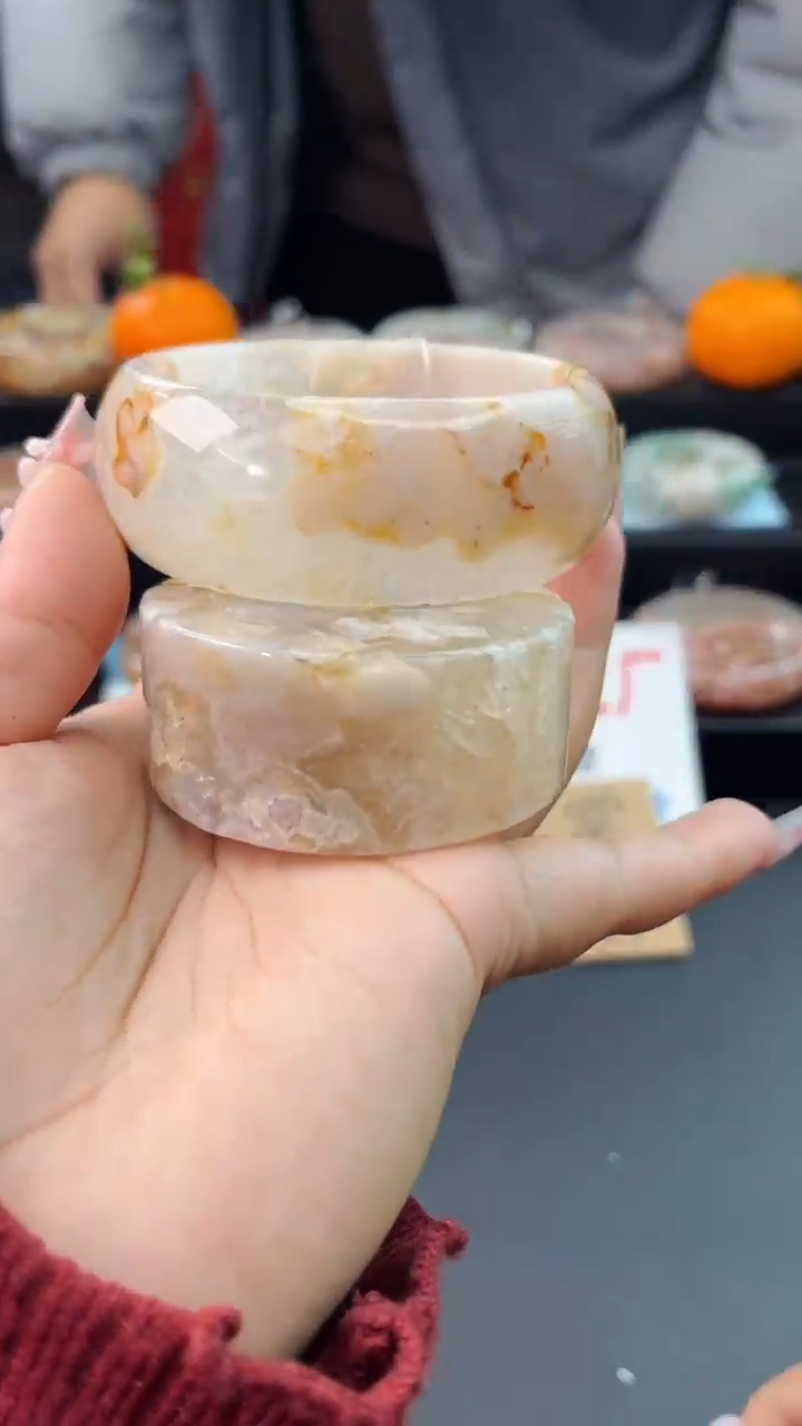 【闪购商品】石英质玉手镯未镶嵌赠送镯心（60圈口）无证书