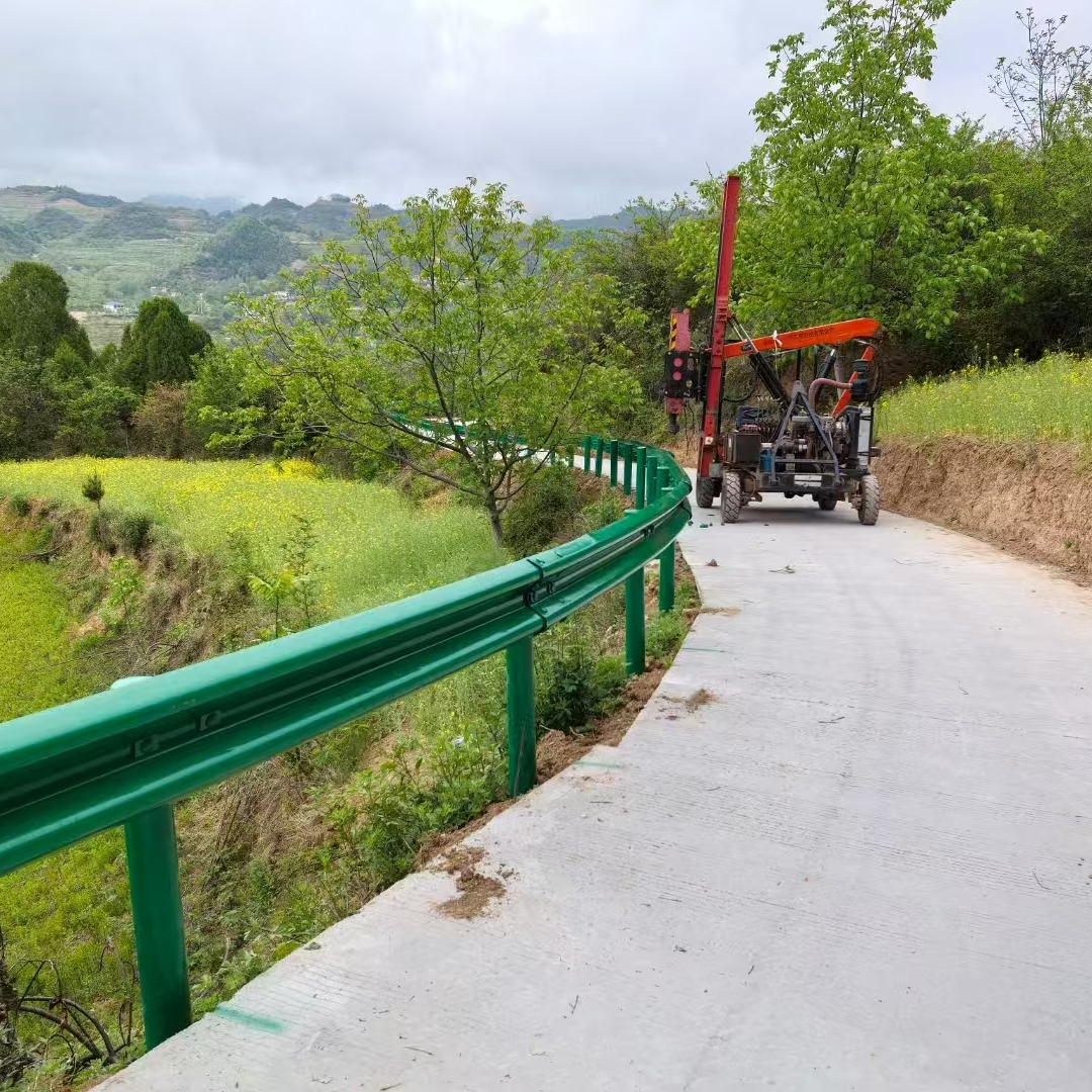 乡村波形护栏安装梁钢护栏公路双波护栏玻璃钢防眩板波形护栏板