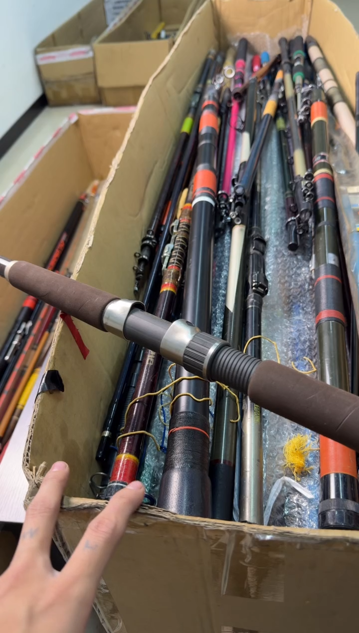 ?****? 孤品微瑕， 以直播间为准  加 10元发顺丰