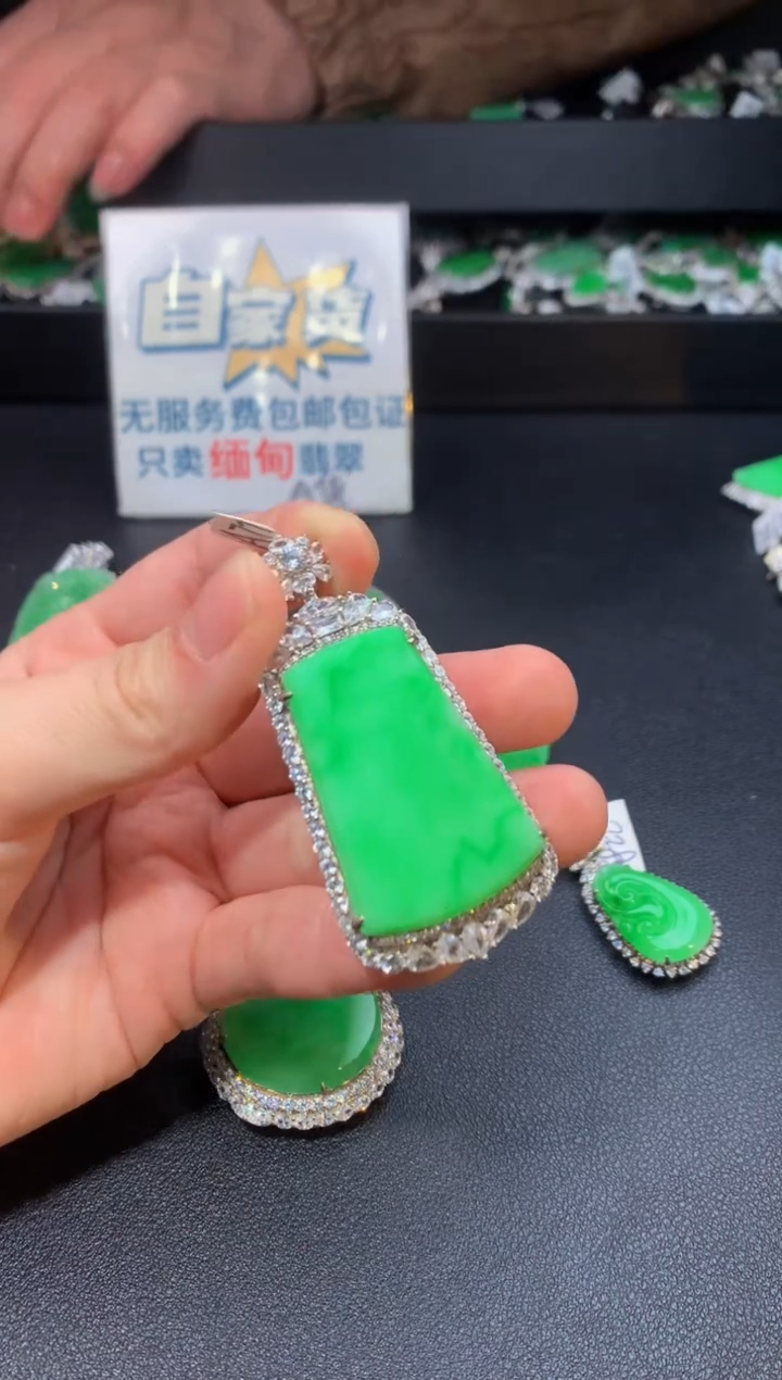 翡翠银S925镶嵌颈饰翡翠1