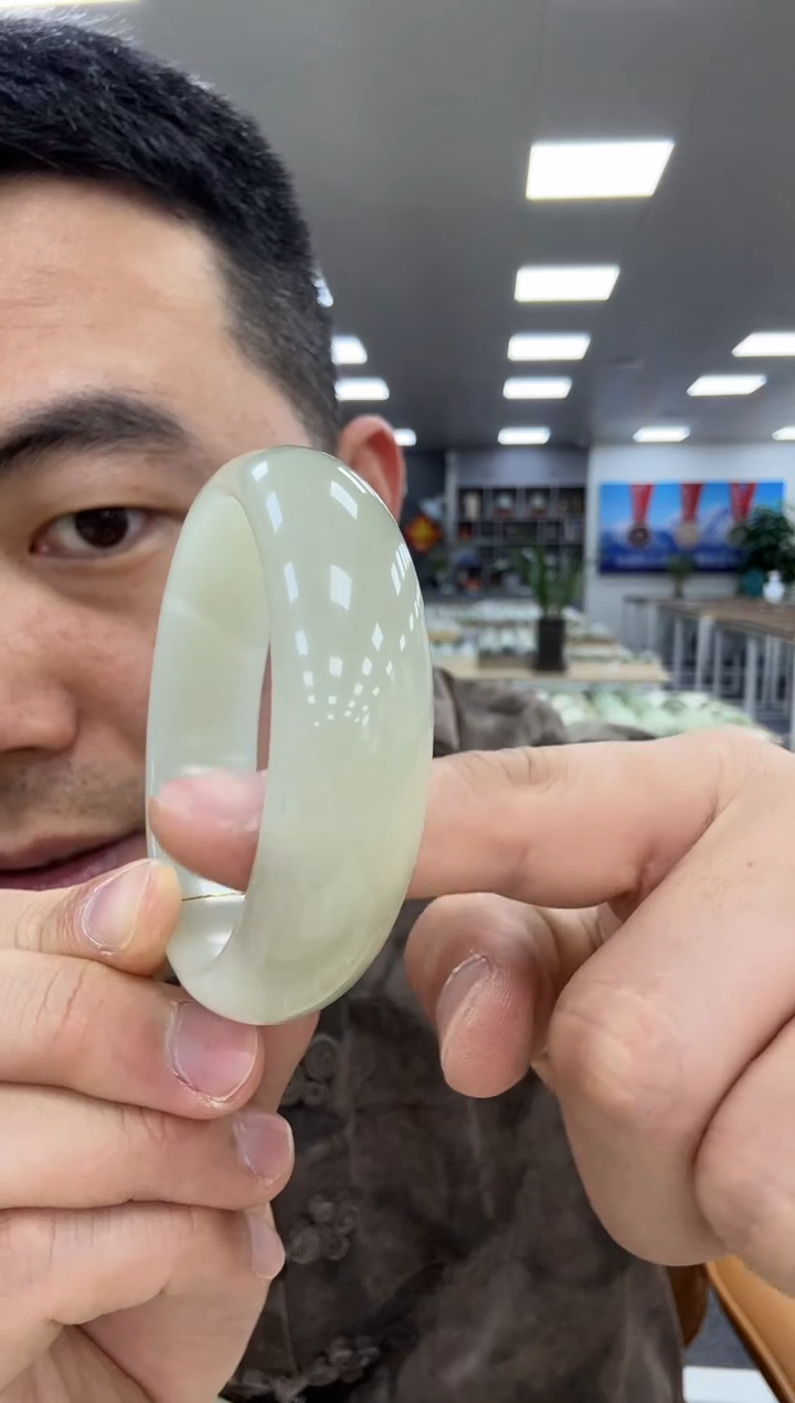 【闪购商品】和田玉手镯未镶嵌58  256