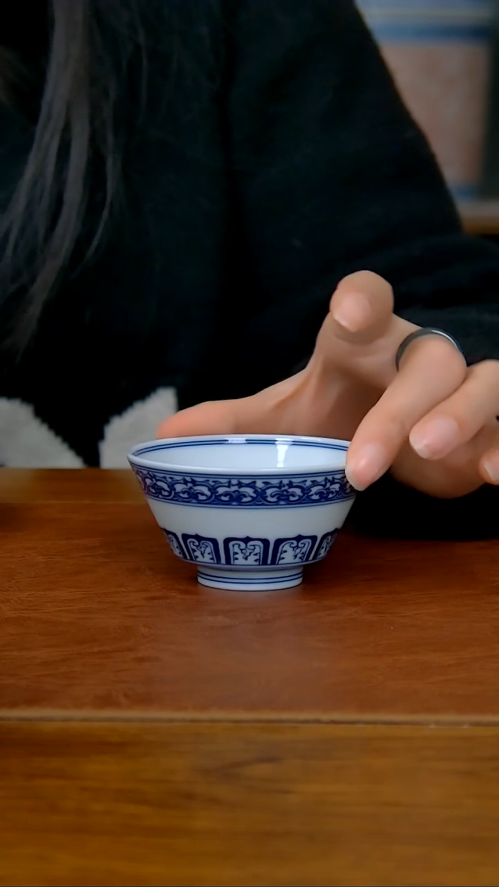 【闪购商品】陶瓷宝相纹马蹄小客杯    