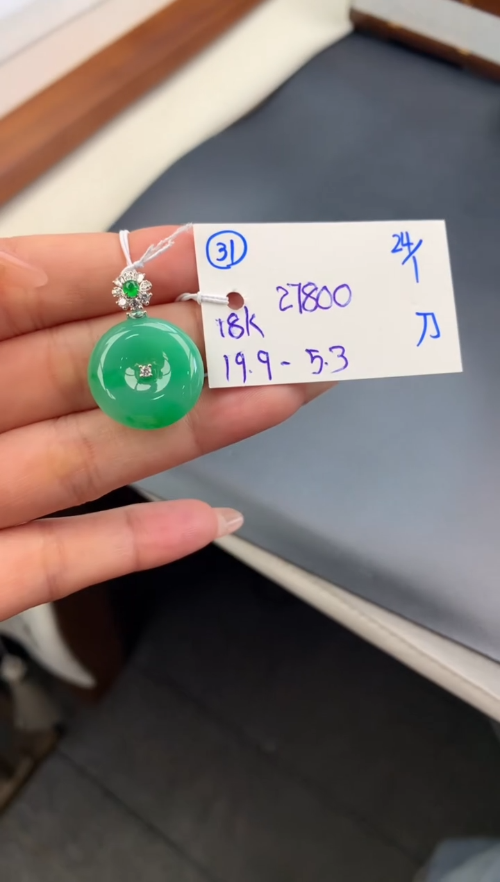 【闪购商品】翡翠吊坠(不含链)18K金镶嵌吊坠