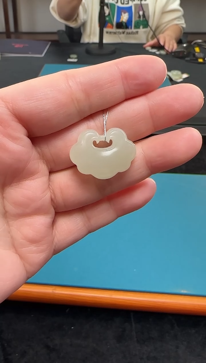 未镶嵌和田玉（糖玉）挂件1****1新疆和田玉于田料平安锁