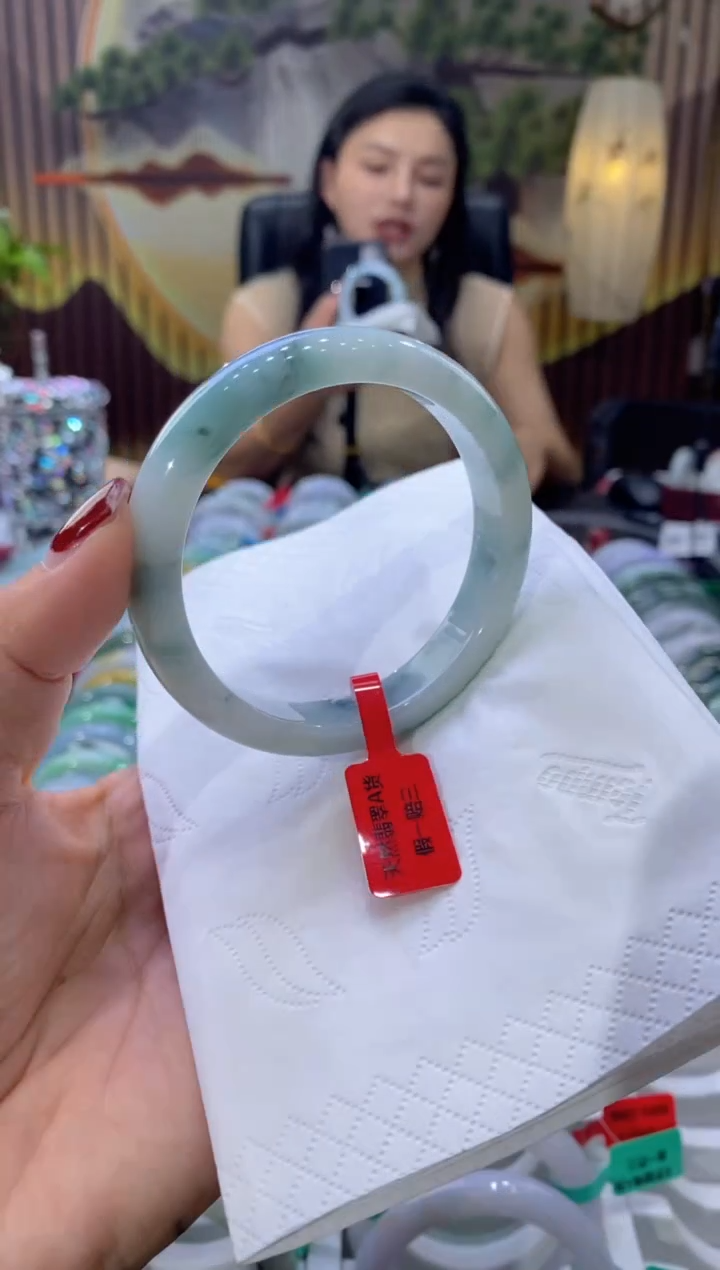 翡翠手镯未镶嵌多人08988