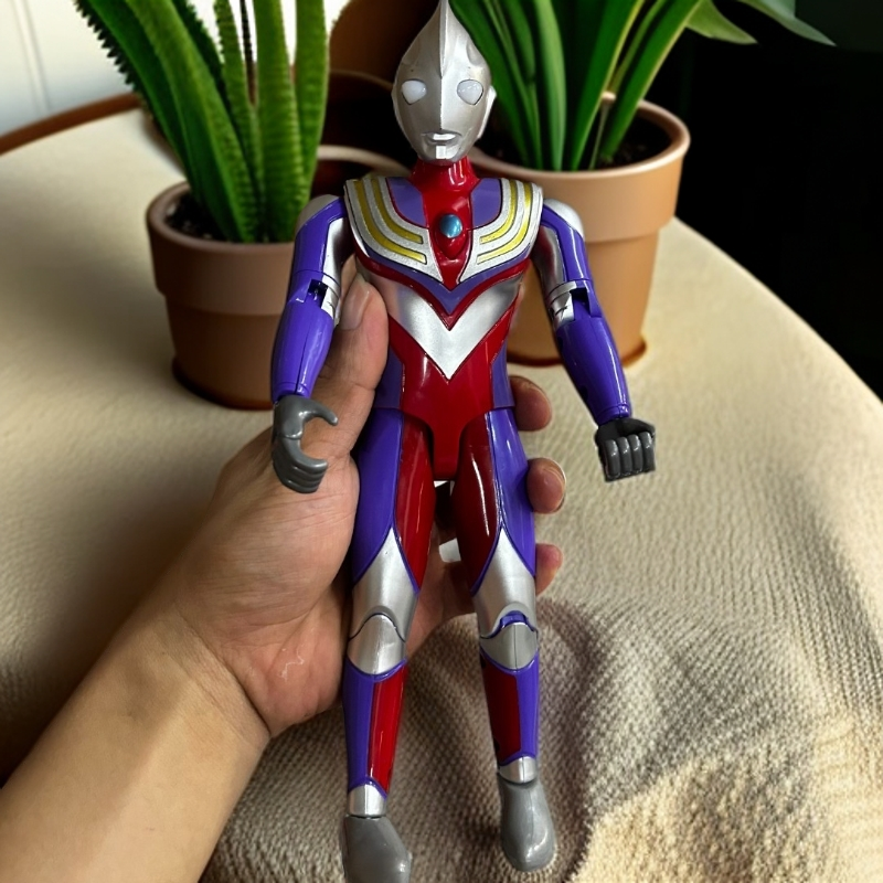 声光奥特曼发1个.26厘米关节可动款式随机