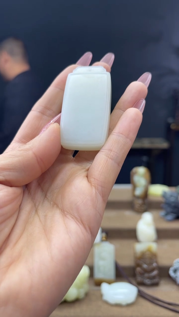 颈饰未镶嵌和田玉1