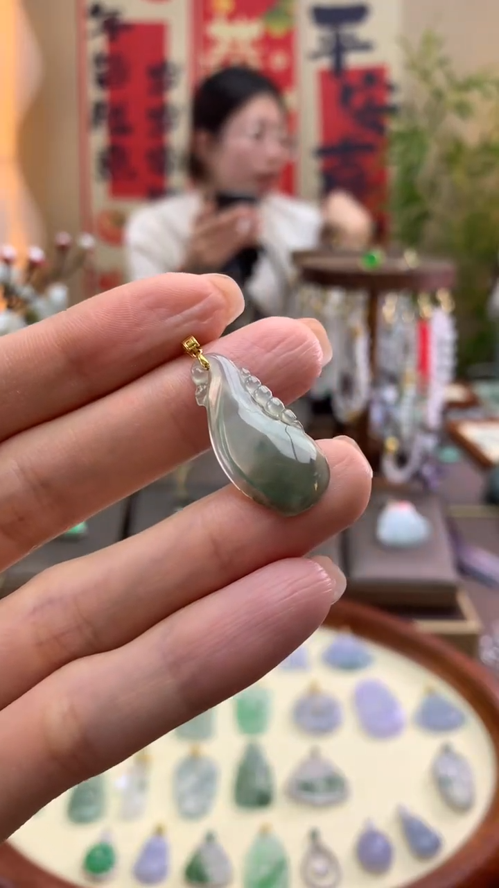 【闪购商品】翡翠颈饰18K金镶嵌福瓜