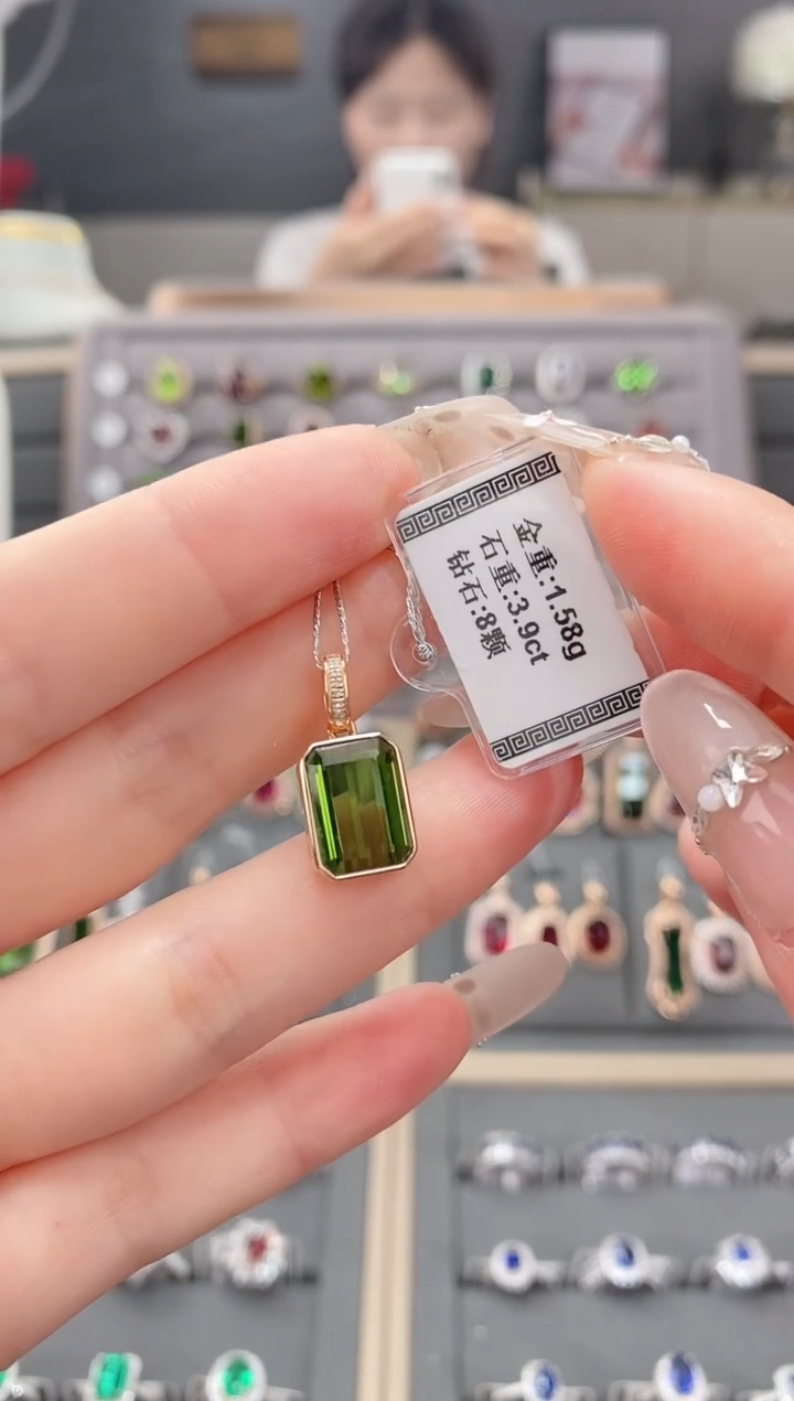 18K金镶嵌颈饰碧玺3.9    