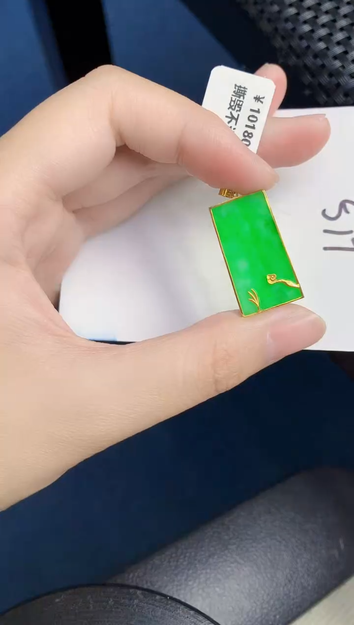 翡翠18K金镶嵌颈饰000000000