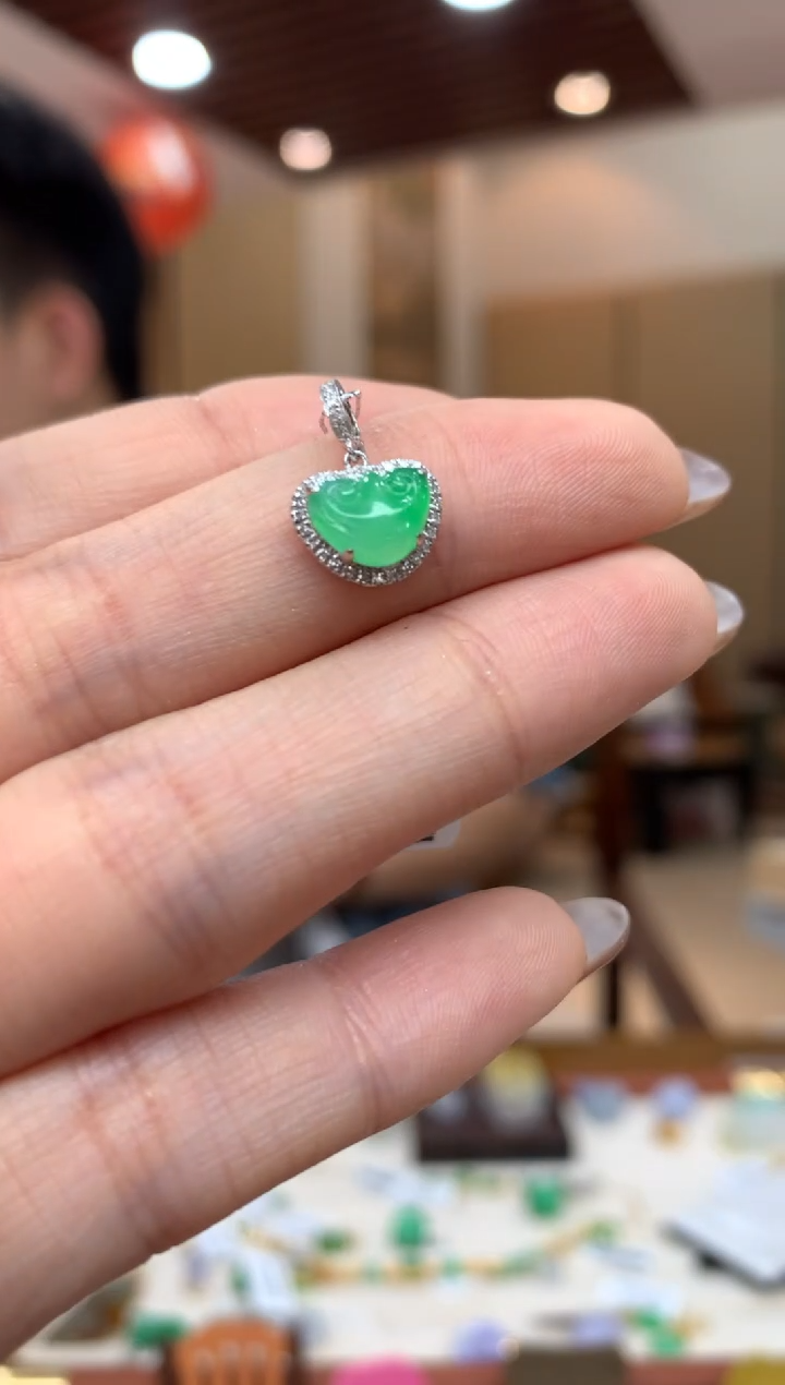 吊坠(不含链)18K金镶嵌翡翠如意