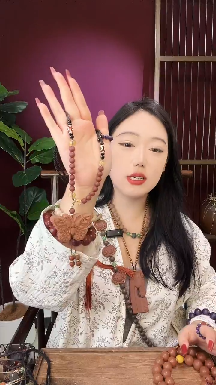 珠串红麝香蝴蝶项链