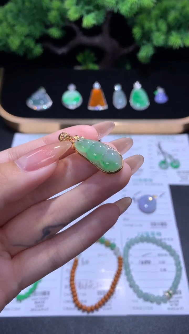 18K金镶嵌挂件翡翠48小时鉴赏期 退货不扣服务费