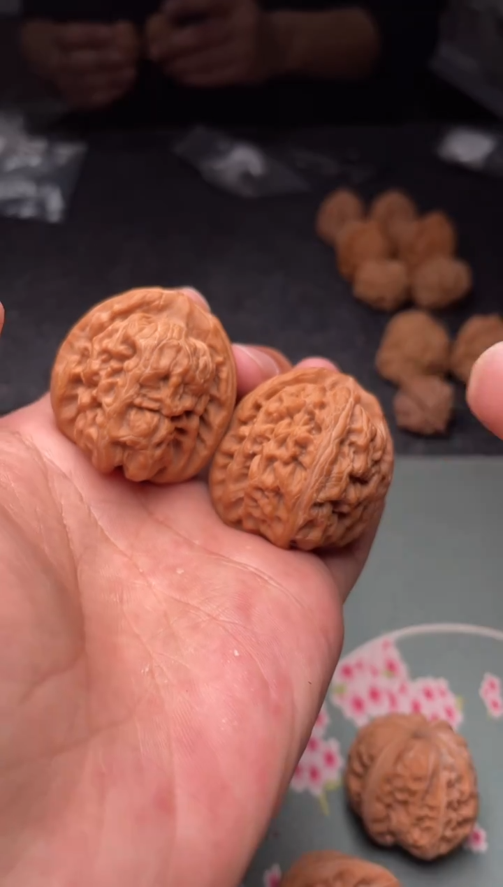 把件文玩核桃a221  红锦鲤   38尺